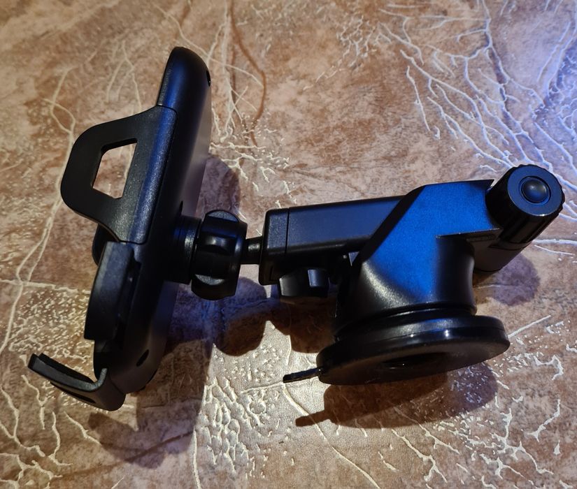 Автомобильный держатель с зажимом на
панель/ лобовое стекло НОСО