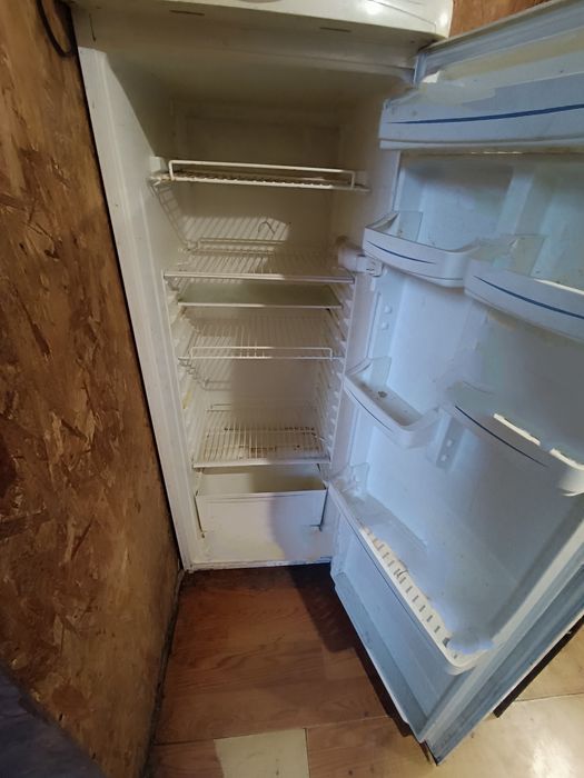 Продам холодильник Seg