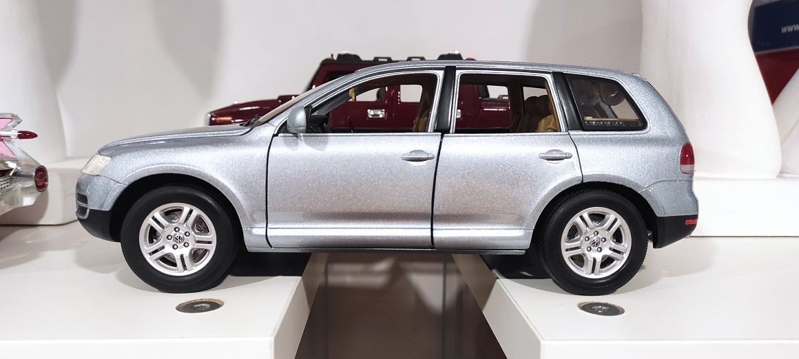 1/18 VW touareg carro coleção miniatura Burago