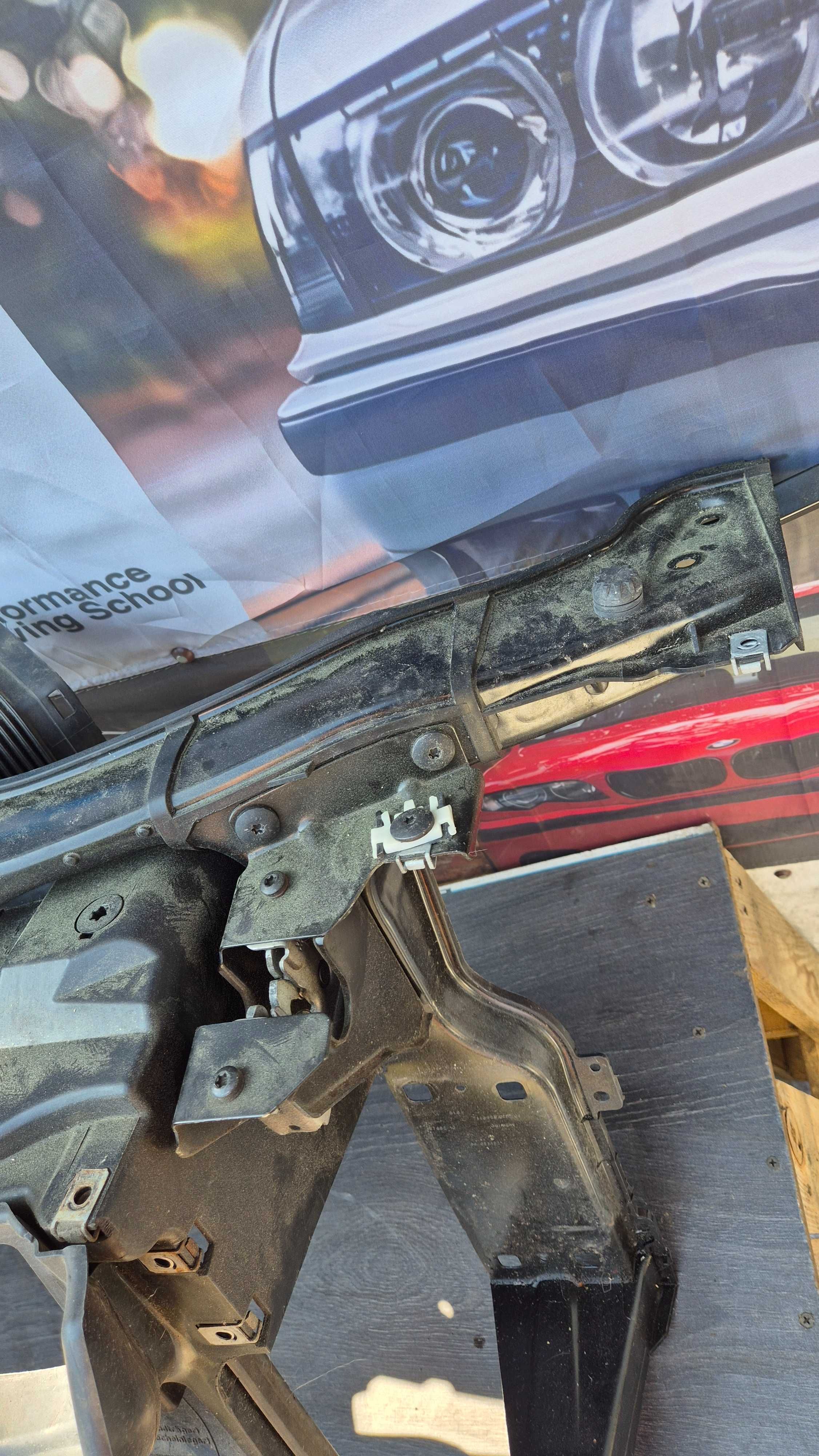BMW E90 Pas przedni wzmocnienie czołowe