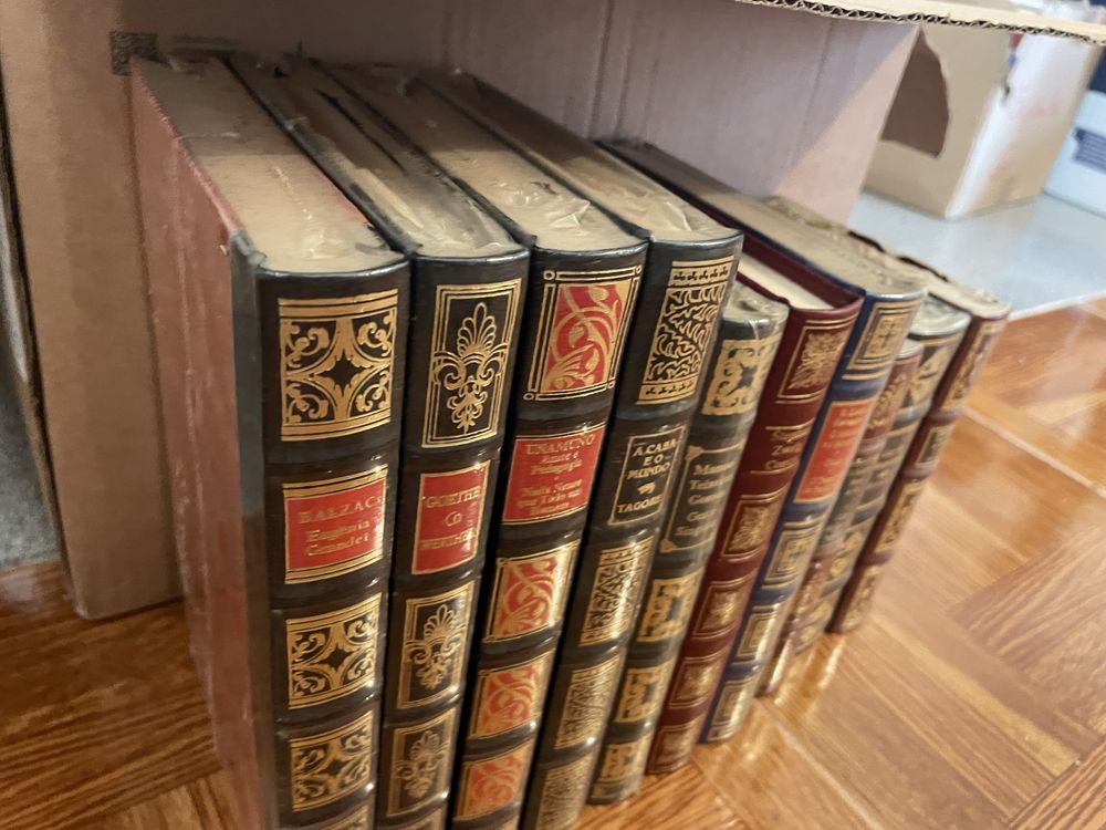 Livros antigos capa dura de ficção