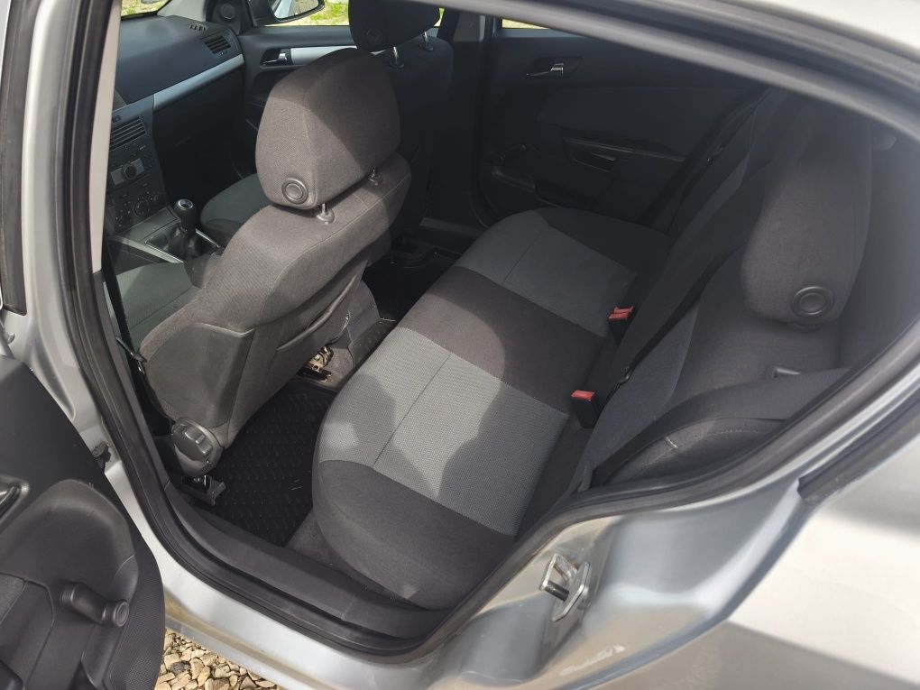 Opel Astra H 1.6 Twinport 5-drzwi