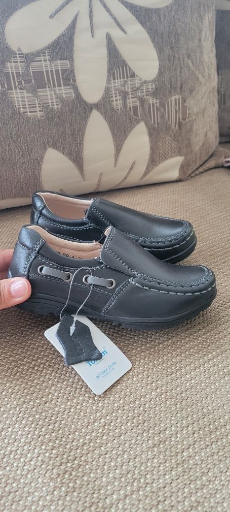 Мокасины кожаные для мальчика кеды clarks