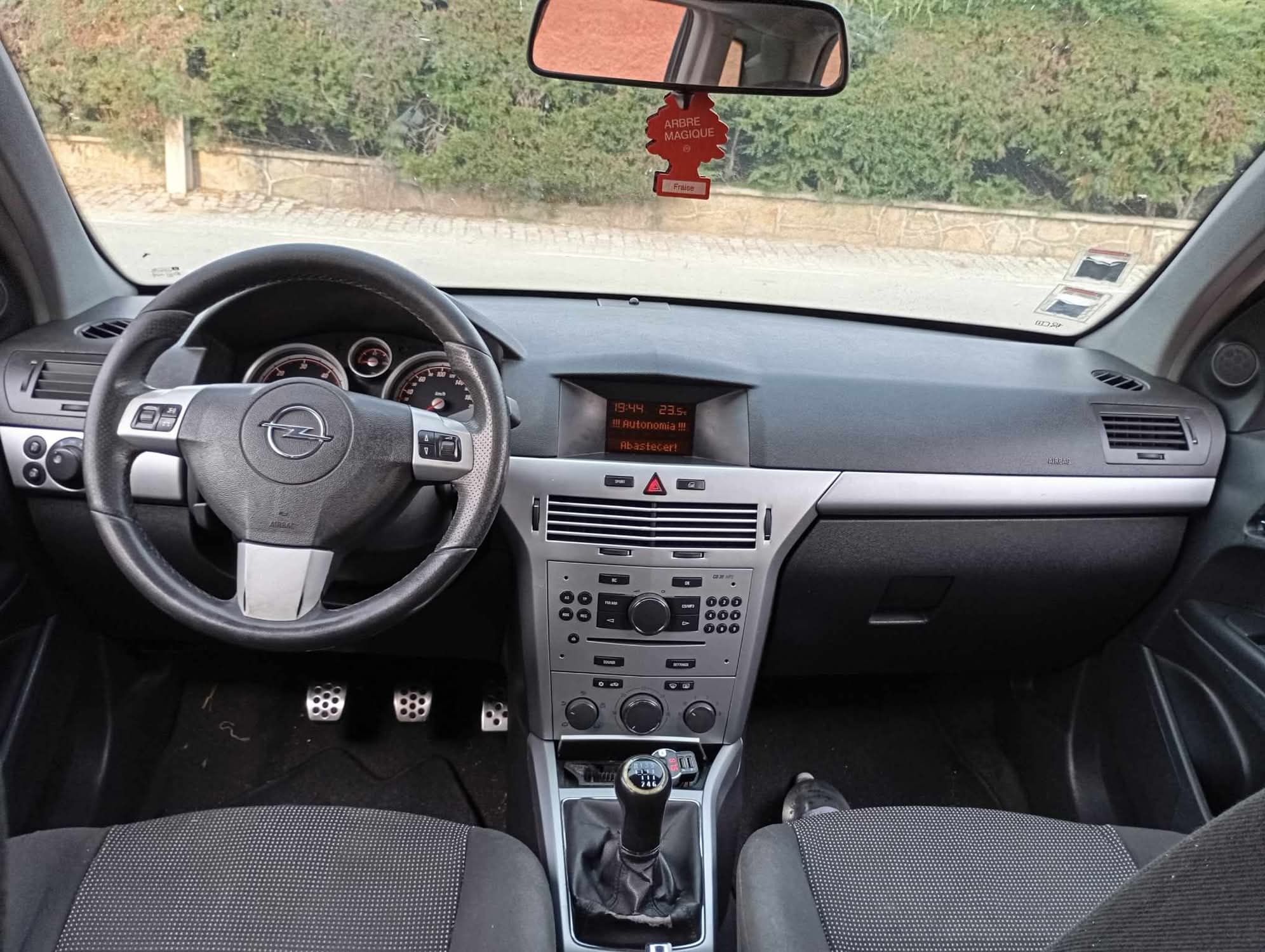 Opel Astra motor 1.7CDTI - 08