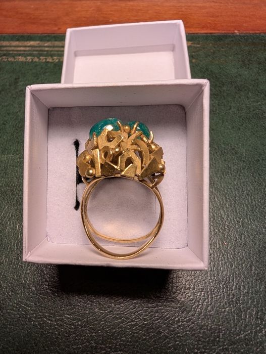 Anel em ouro e esmeraldas de familia