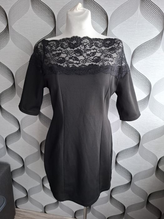 Elegancka prosta sukienka dopasowana koronka plus size 44/46 okazja
