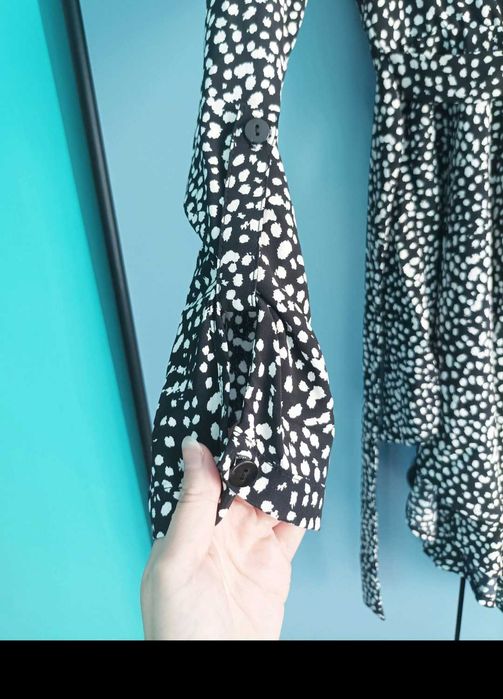 Asymetryczna tunika sukienka z ozdobnym paskiem