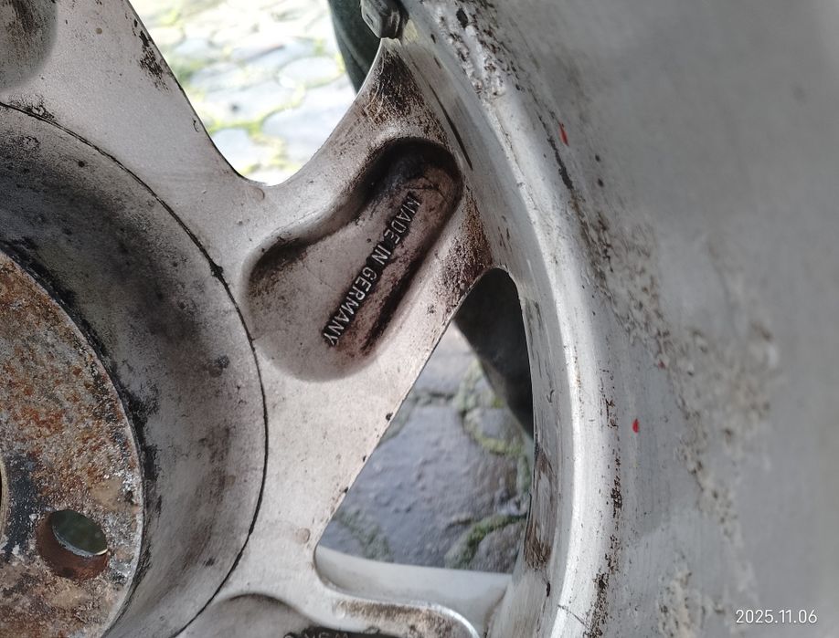 Колеса на автомобіль.  .