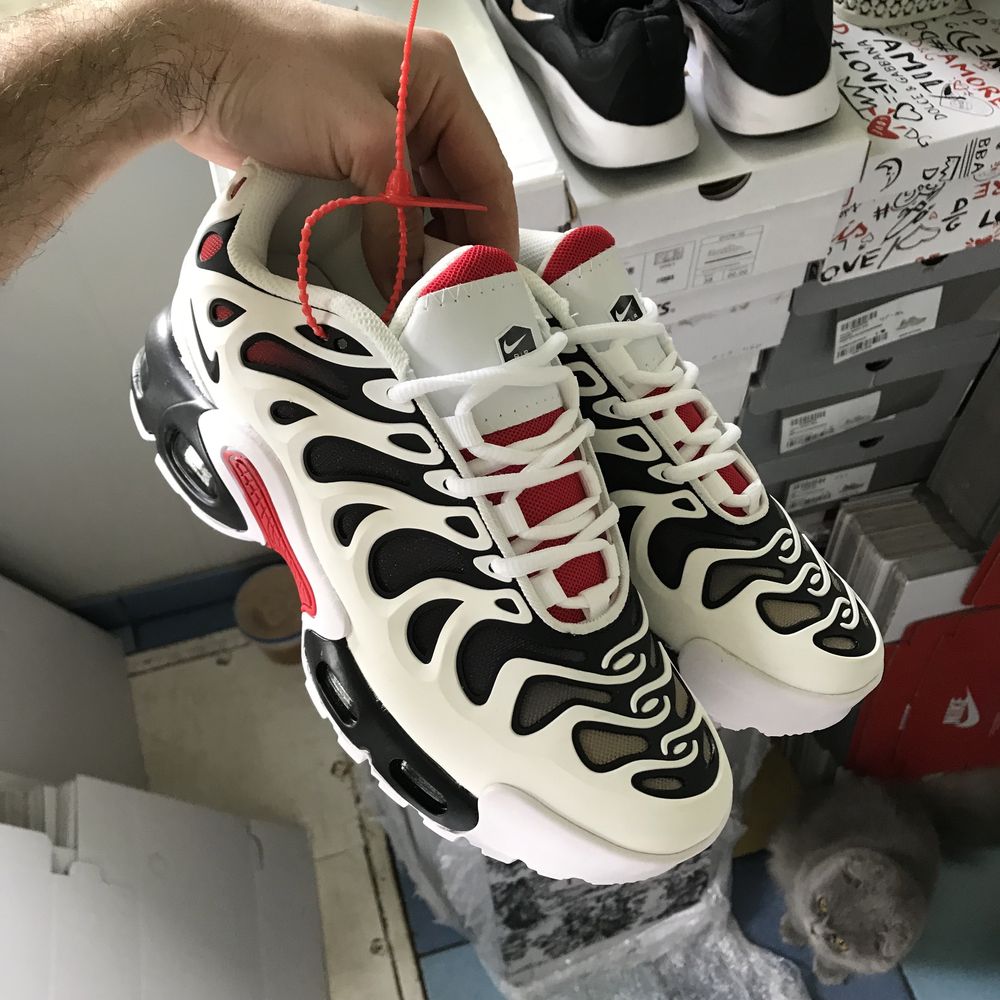 Чоловічі кросівки найк тн білі Nike tn plus drift white red