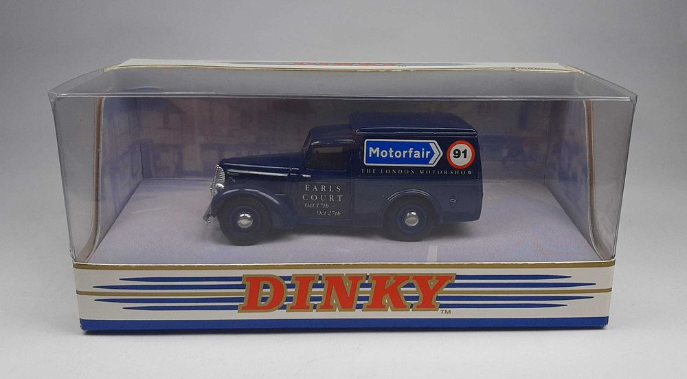 DINKY MATCHBOX DY8-B Commer 8cwt Van 
