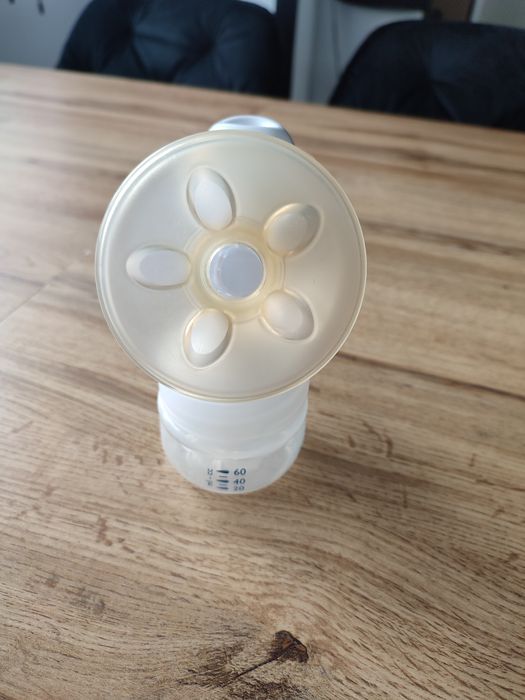 Pojemnik,Laktator,odciągacz ręczny  avent firmy Philips.