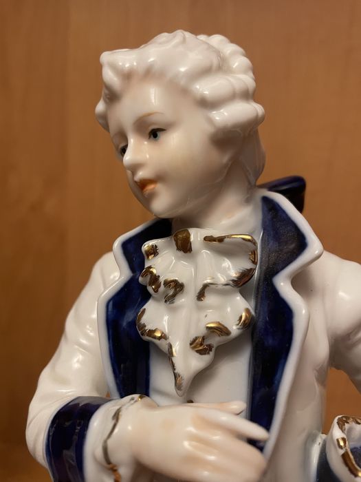 Парные статуэтки Дама и кавалер Германия и Девочка с обручем Испания