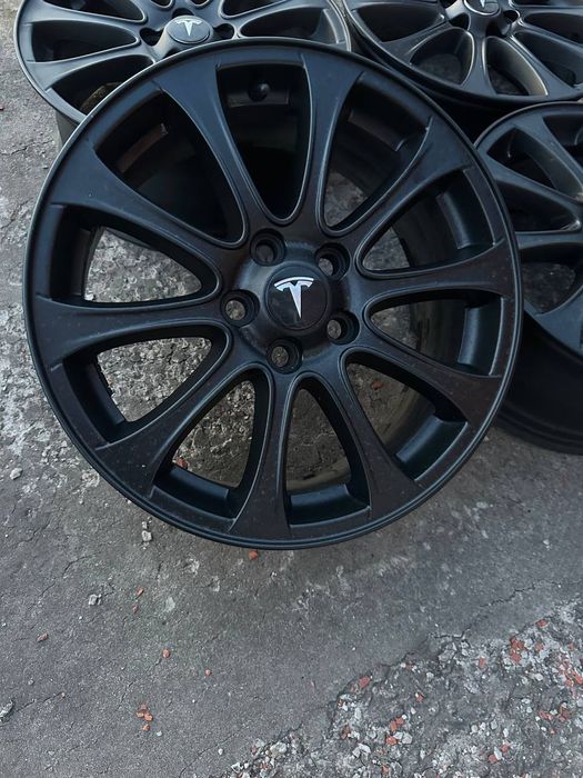 Диски 5/114.3 r19 tesla