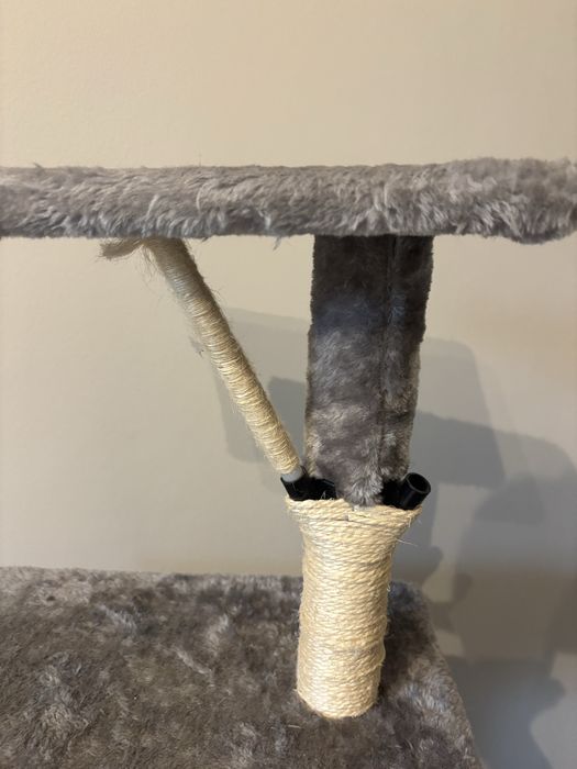 szary drapak dla kota