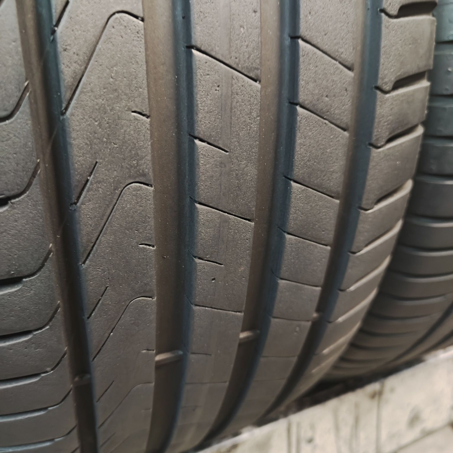 235/45/18 XL Sprzedam parę opon letnich Pirelli