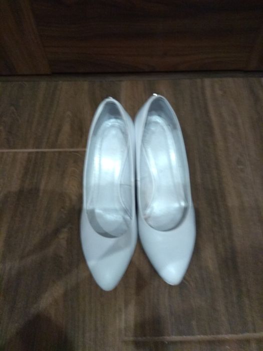 Buty czółenka białe ślubne Kotyl rozmiar 38