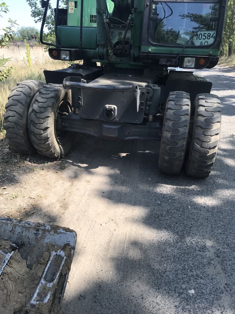Продам полноповоротный экскаватор komatsu 170
