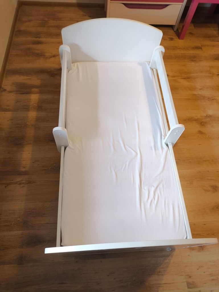 Łóżko dziecięce .