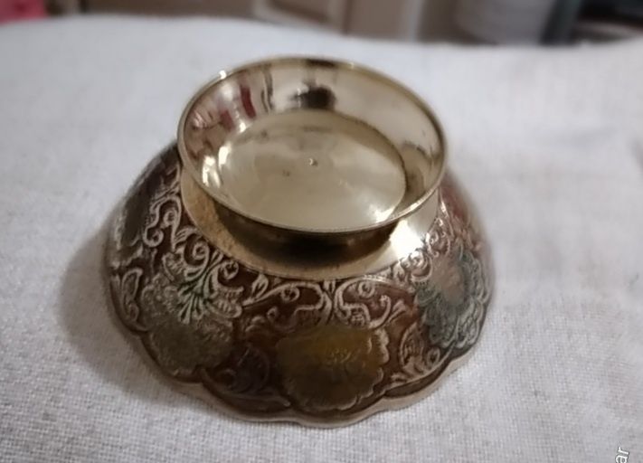 Taça em metal proveniente de Israel