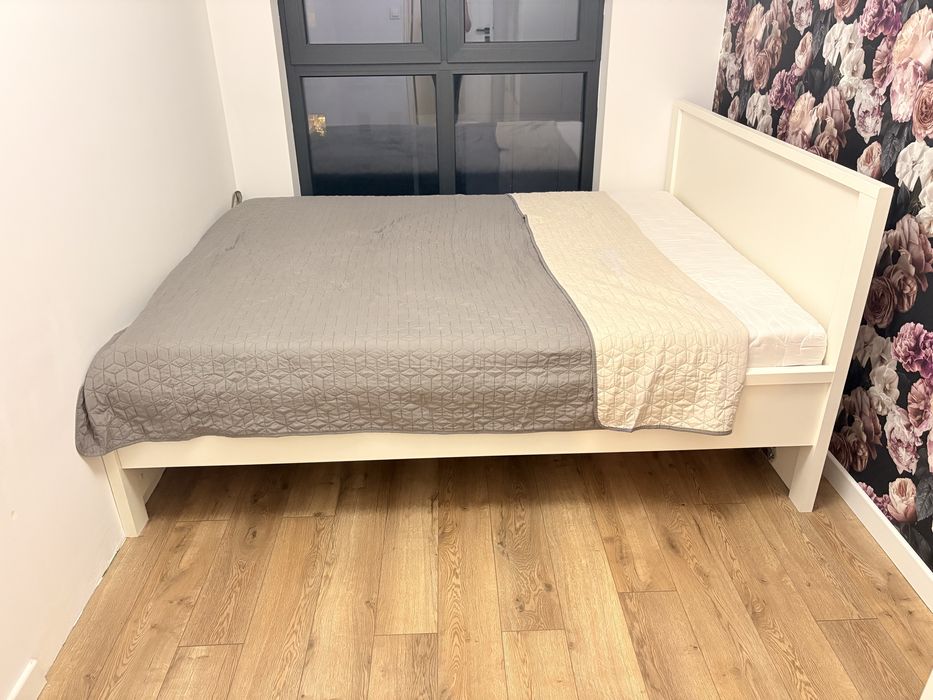 Białe podwójne łóżko z zagłówkiem 170x205