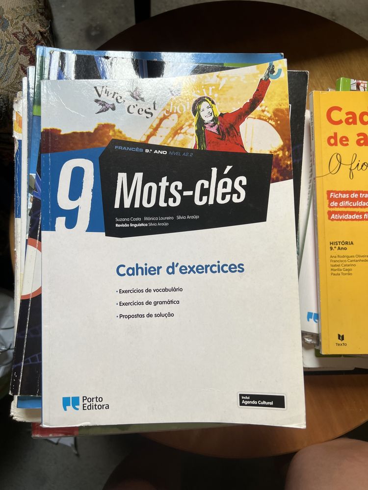 Caderno de exercícios de francês