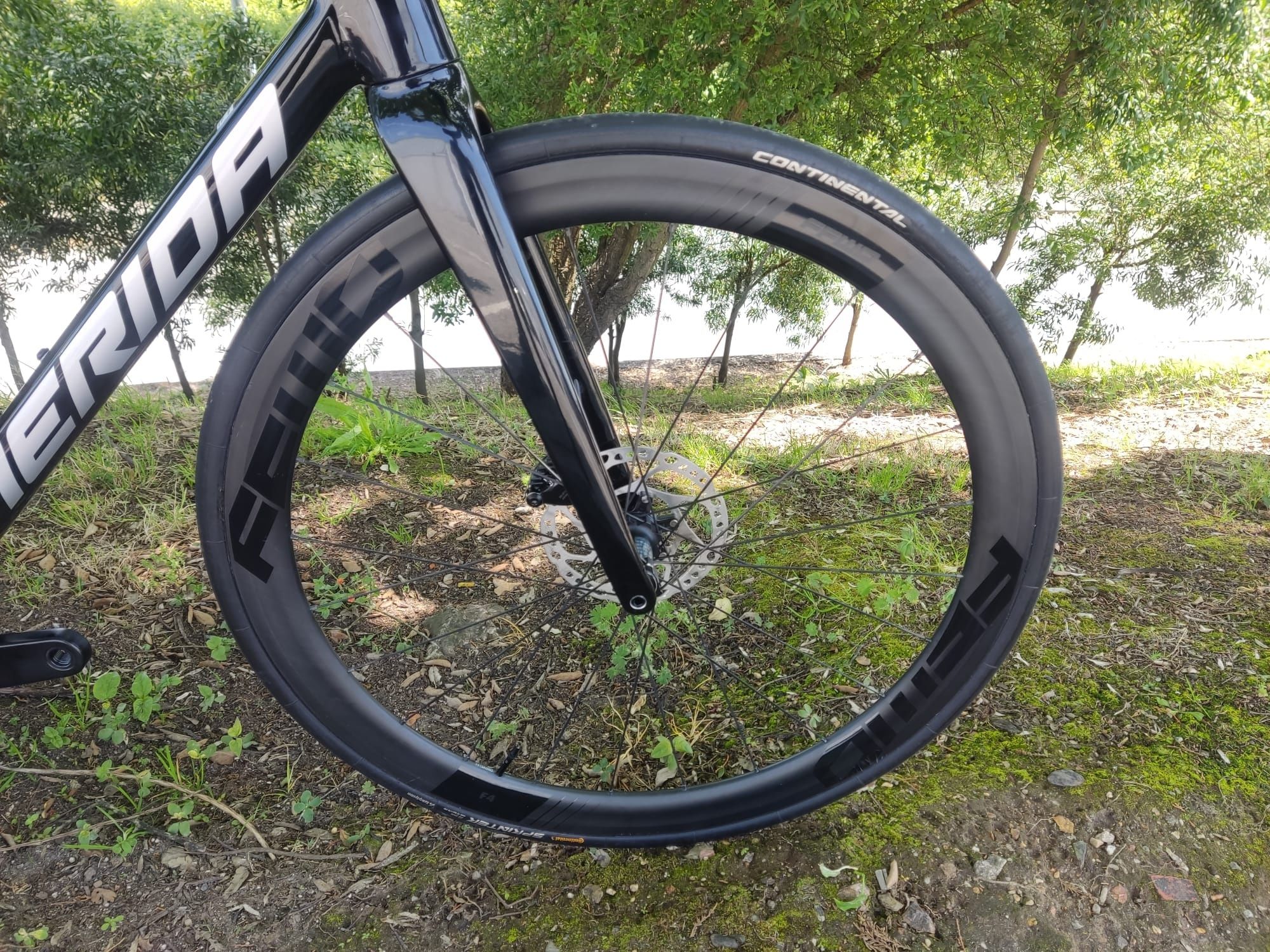 Merida com rodas carbono e 105 di2