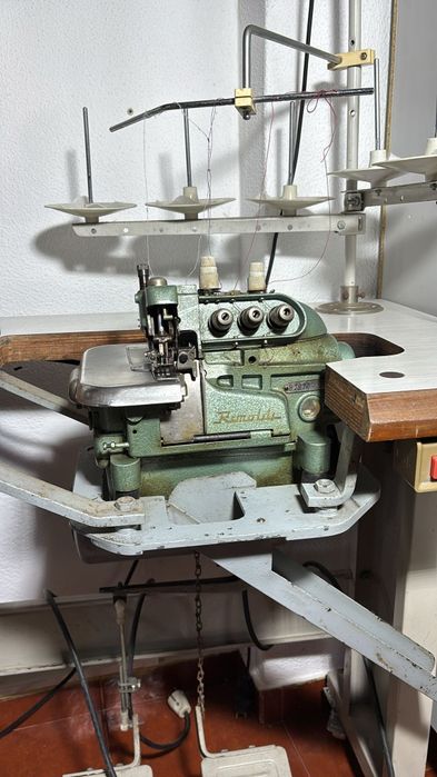 Máquina de corte e costura profissional