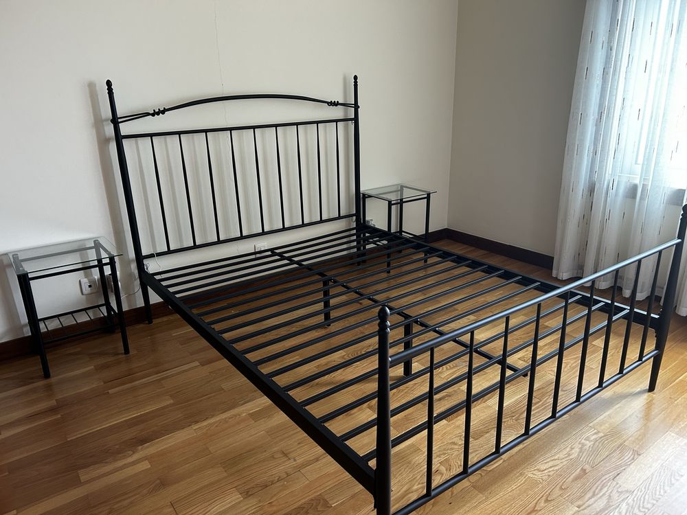 Vendo Cama casal ferro metalica + mesas cabeceira