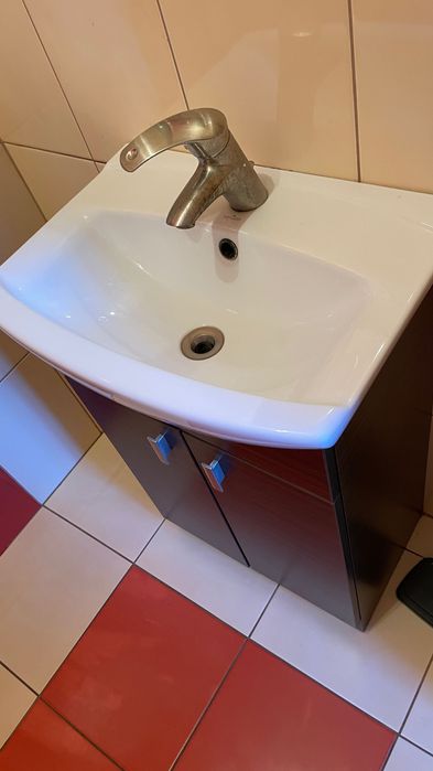 Szafka z umywalką Cersanit do łazienki
