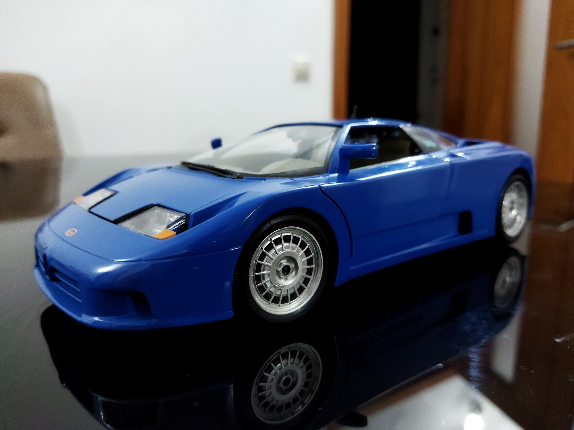 Bugatti EB110 escala 1:18 Burago