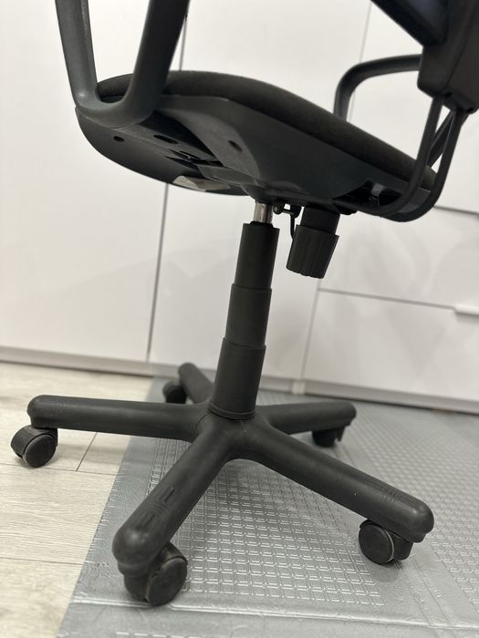 Компʼютерний стілець стан нового