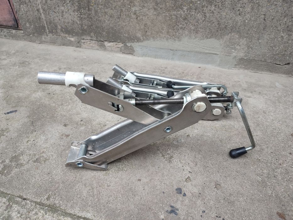 Домкрат Audi A2 домкрат Ауди а2