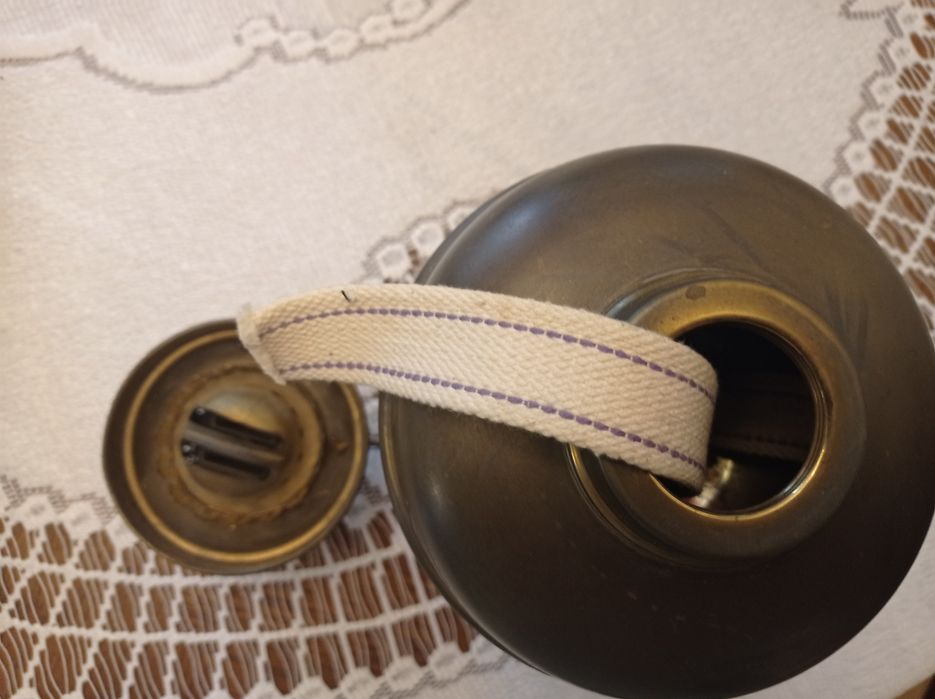 Mosiężna lampa naftowa