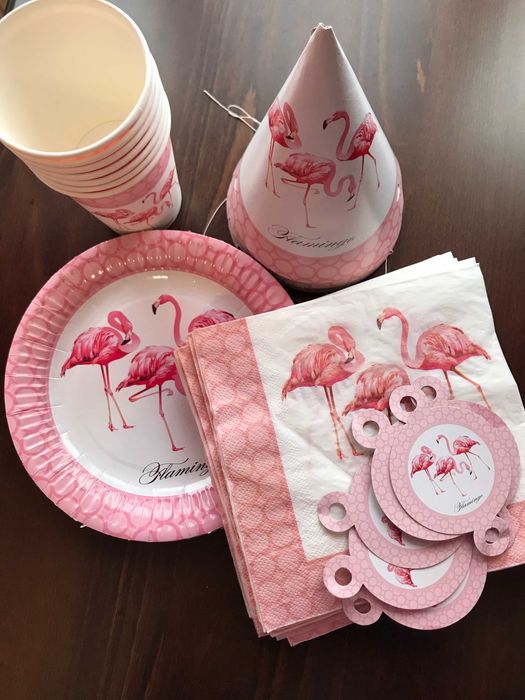 Фотозона у стилі рожевого фламінго