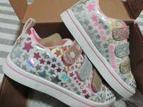 Tenis Sketchers a estrear na caixa etiqueta