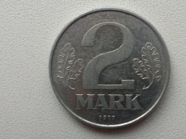 Продам 2 марки ГДР 1977г