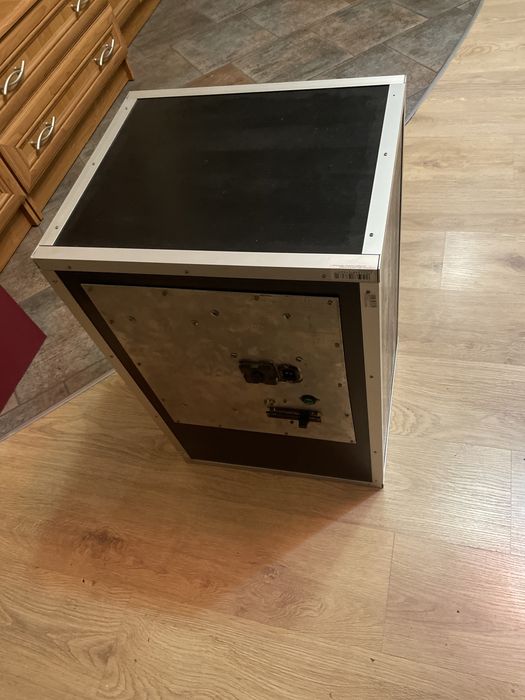 Subwoofer obudowa ze wzmacniaczem na glosnik 30cm  sprawne