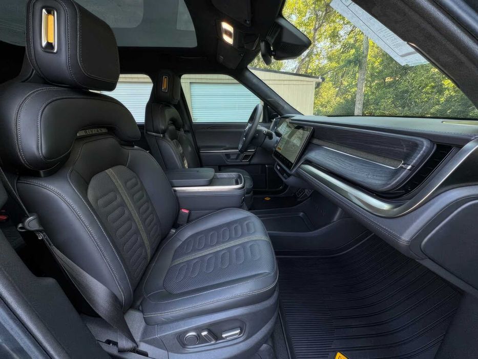 Rivian R1S Adventure      2024