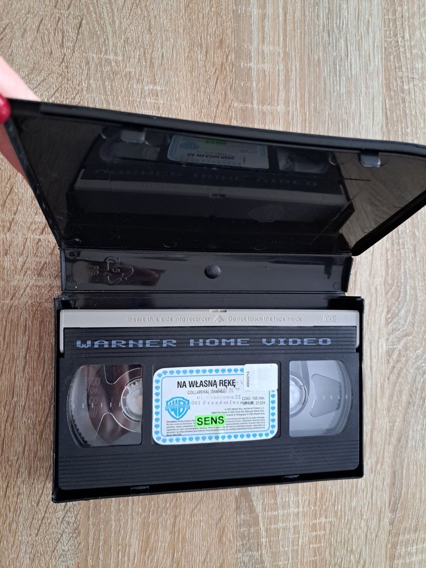 Na Własną Rękę- Arnold Schwarzenegger- Film Kaseta VHS Polski Lektor