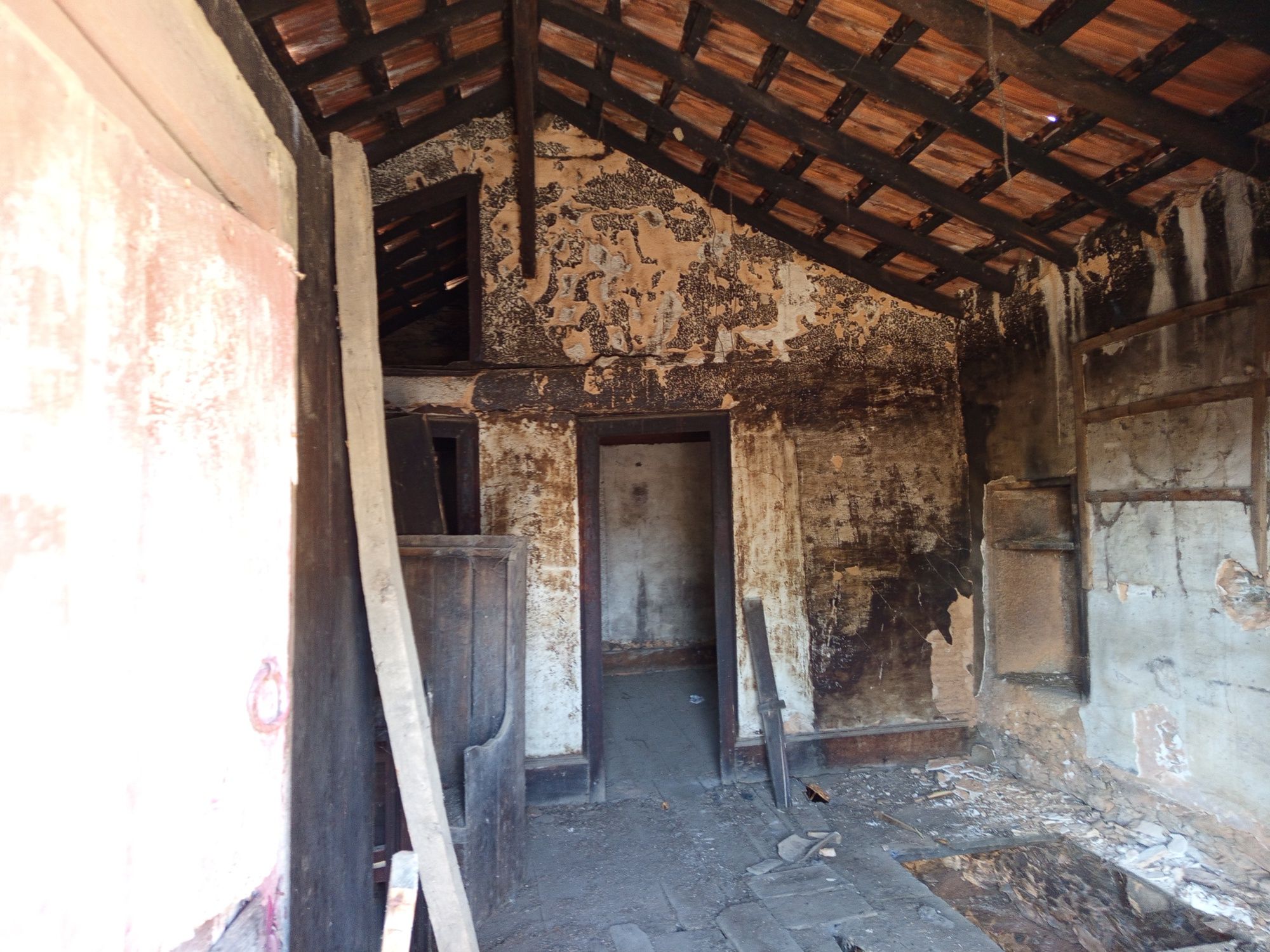 Vendo uma casa em mós Moncorvo