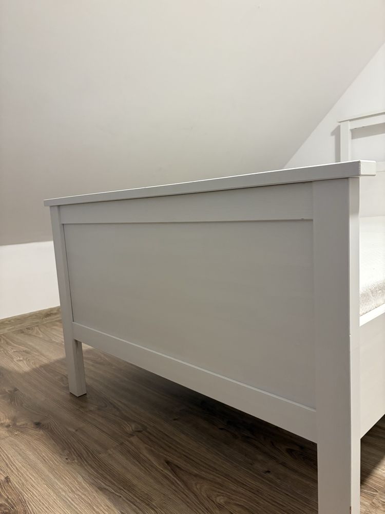 Łóżko Hemnes Ikea z materacem