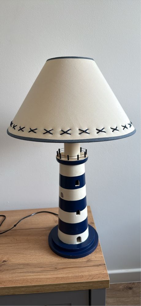 Lampa latarnia w stylu marynistycznym