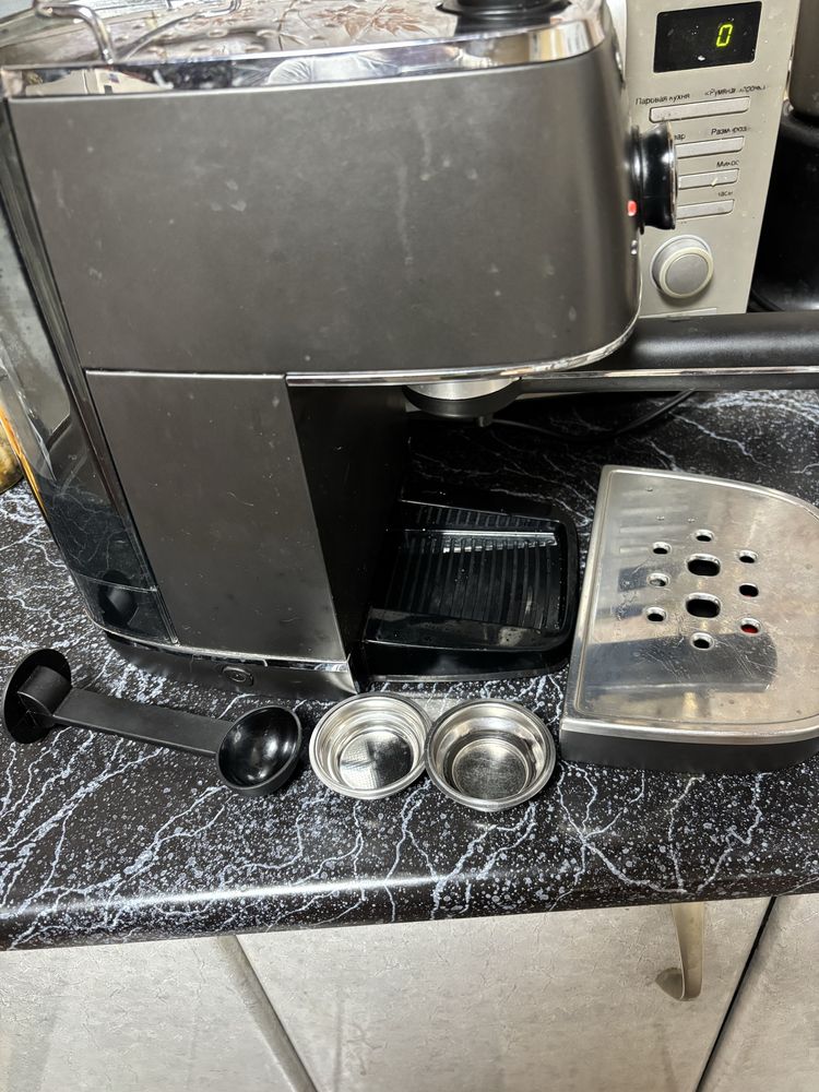 Кофеварка Delonghi  ECI341.BK
