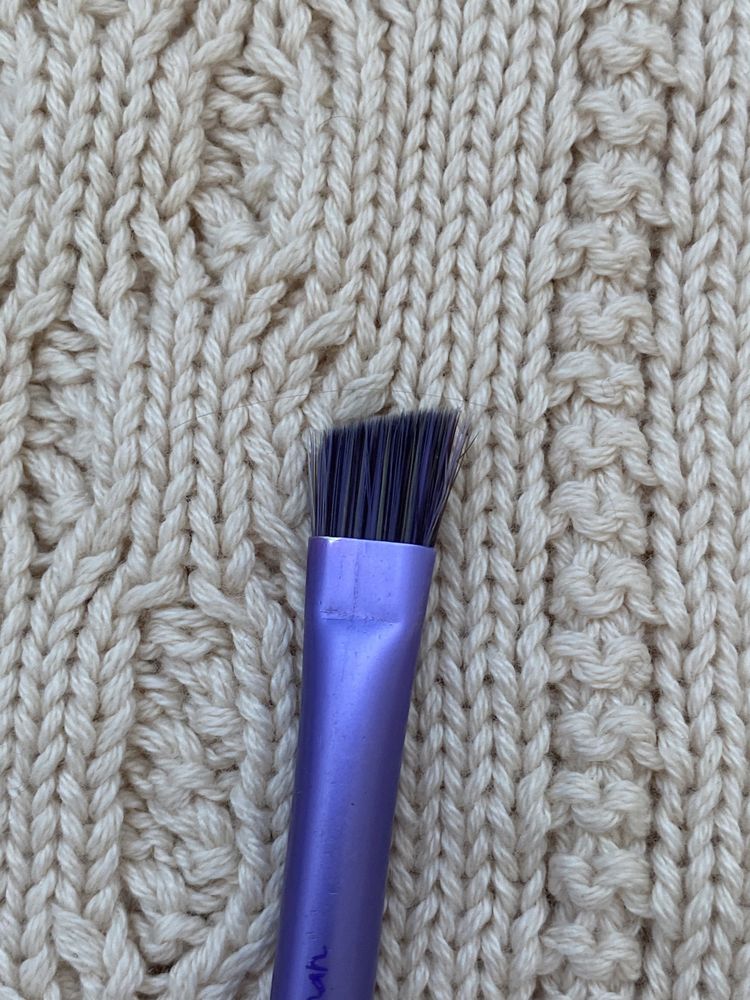 Real Techniques pędzel do makijażu base shadow brush