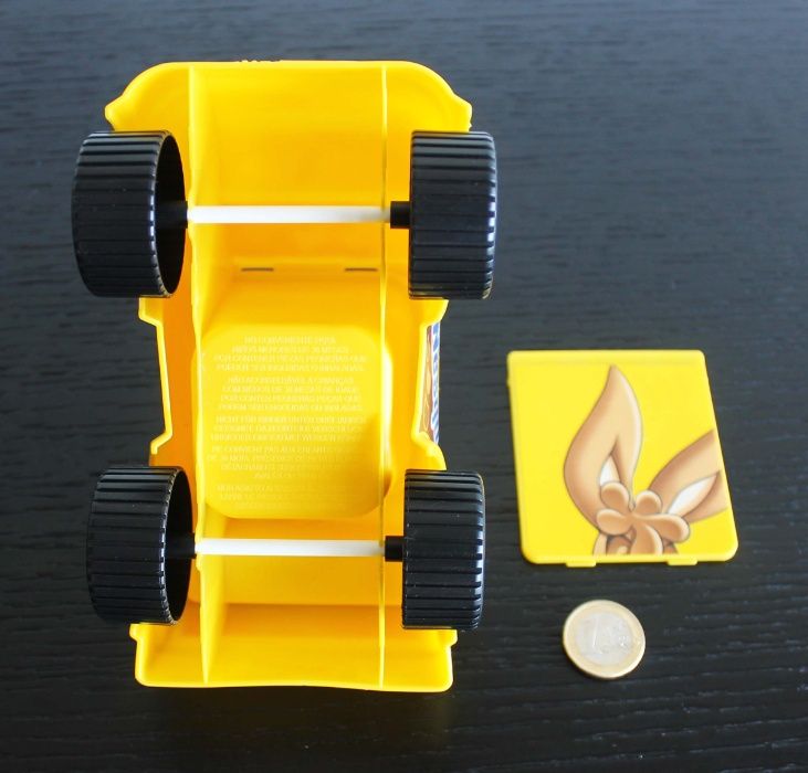 Antigo brinde / brinquedo Jipe da Nesquik do ano 2000