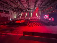 Impreza plenerowa Wynajem stołów, krzeseł, słupki złote WYPOŻYCZALNIA