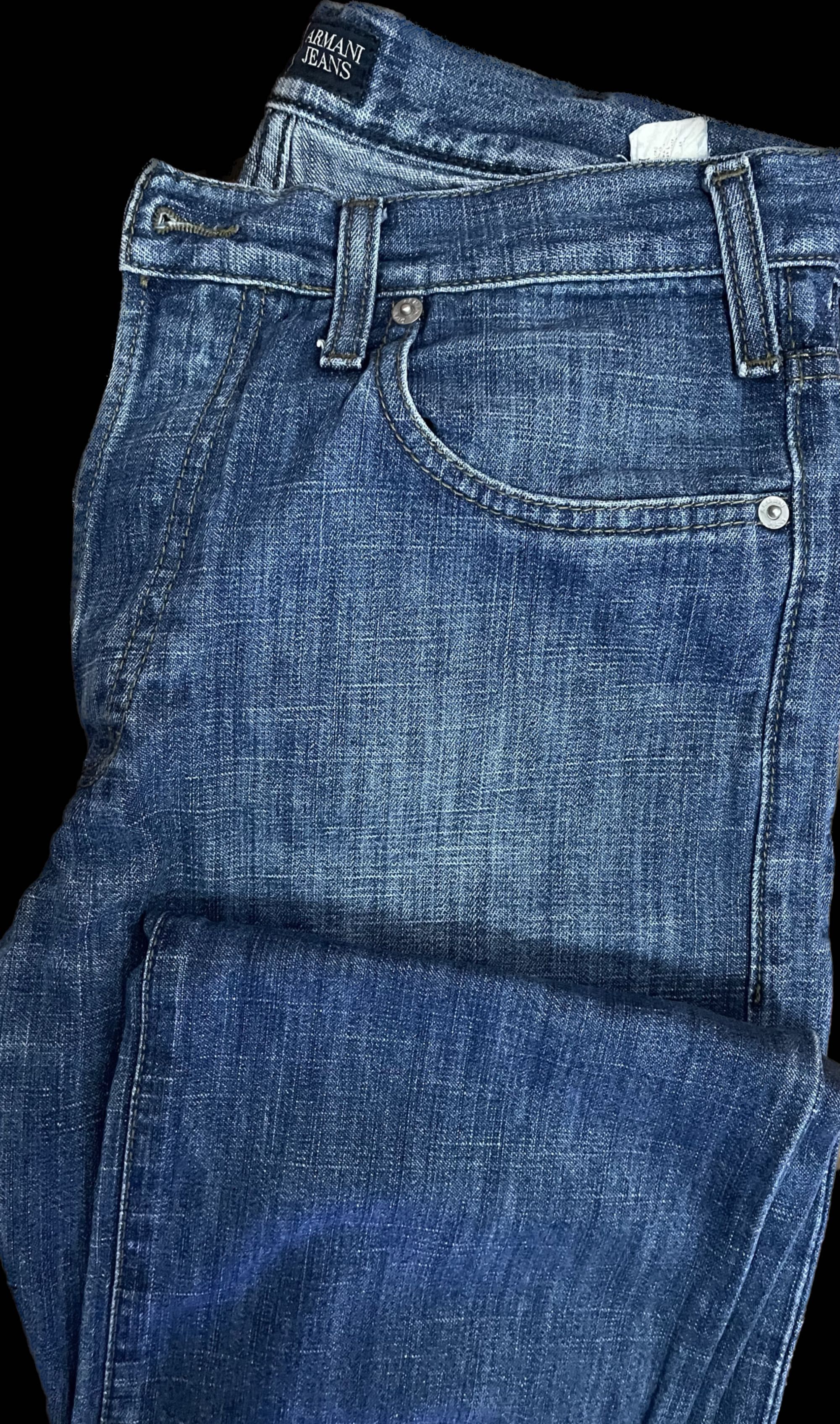 Calças jeans roupa de homem Armani Jeans e Tintim e Milou Aventura