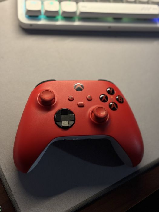 Czerwony pad do x box series s