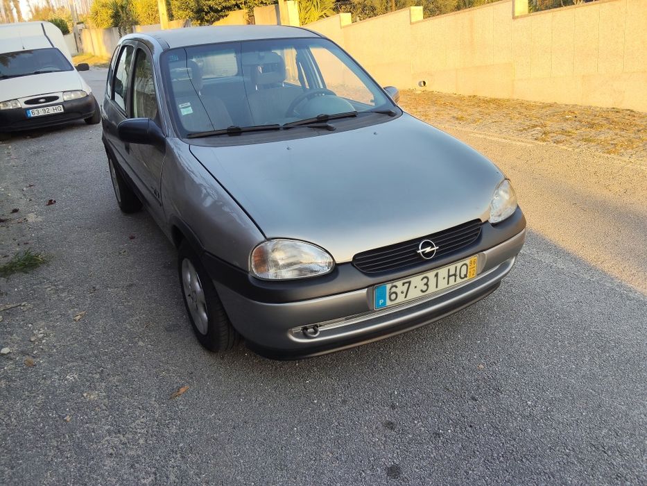 Opel corsa a gasolina muito bom estado revisão feita