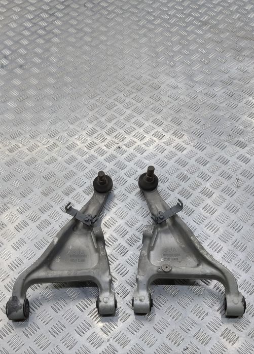 Ричаг задній верхній лівий правий на Nissan Pathfinder r52